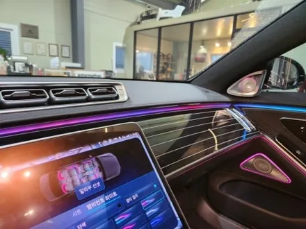 벤츠S클래스 W223 S400d 엑티브 엠비언트라이트, 전동트위터, 미드레인지, 피아노 트림 교체