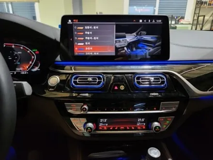 BMW M550i 순정연동 송풍구 엠비언트 라이트를 만난다면?