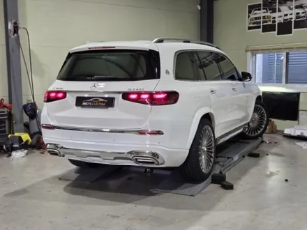 GLS 400d 마이바흐 풀 컨버전, 테일램프까지 외관은 완벽합니다.