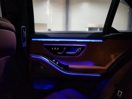 벤츠 W223 S400d 숏바디 엑티브엠비언트, 전동트위터, 미드레인지, 피아노트림으로 아쉬운 실내 업그레이드 해보세요.