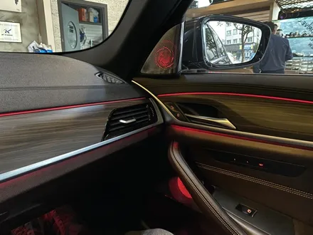 BMW 5시리즈 회오리 엠비언트 무드등 오버젠으로 시공하기