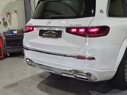 GLS 400d 마이바흐 풀 컨버전, 테일램프까지 외관은 완벽합니다.