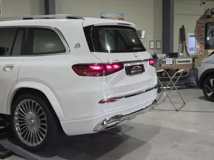 GLS 400d 마이바흐 풀 컨버전, 테일램프까지 외관은 완벽합니다.