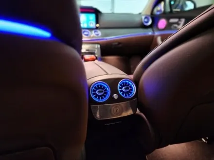 벤츠 W213 e클래스 풀패키지 엠비언트라이트, AMG핸들 개조
