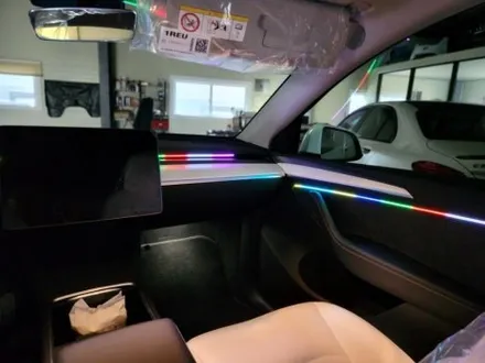 테슬라 모델Y 무빙 엠비언트라이트 시공하기
