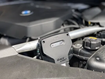 BMW G30, 530i 강력하고 안전하게 칩튠하기, 레이스칩 GTS-Black+App와 XLR 악셀컨트롤러 장착기