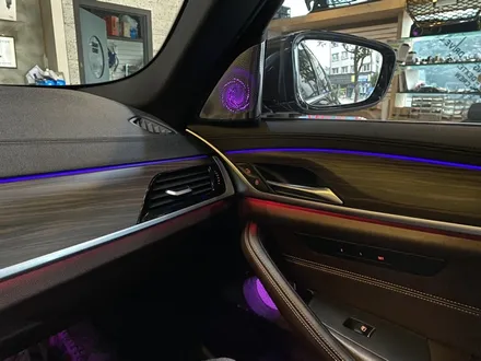 BMW 5시리즈 회오리 엠비언트 무드등 오버젠으로 시공하기