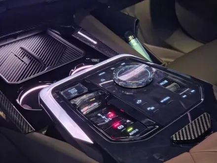 BMW G60 5시리즈 실내 엠비언트 패키지, 2열 인터렉션바, 회오리엠비언트, 썬루프조명, 콘솔 조명, 크리스탈 기어봉