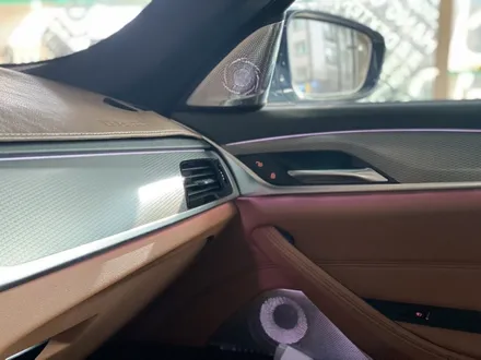 BMW G30, 530i 회오리 엠비언트 무드등 장착기, 순정 연동으로 화사한 실내 무드등 완성하기