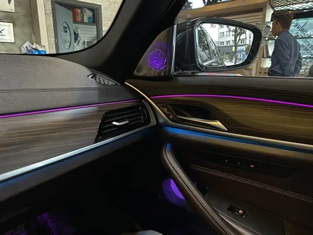BMW 5시리즈 회오리 엠비언트 무드등 오버젠으로 시공하기