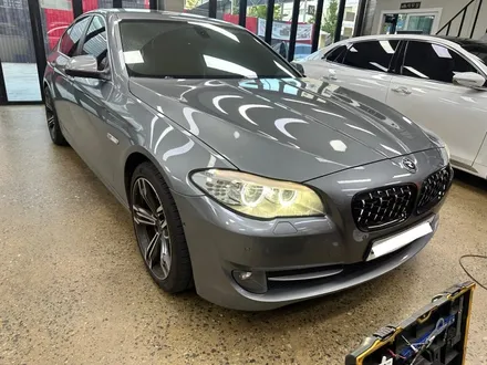 BMW 5시리즈 520d F10 - 신형 스마트키 원격시동 경보기 장착과 디스플레이 키 튜닝! [대전 이지가드 장착점] / 대전 서구 탄방동