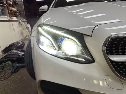 벤츠 E클래스 E220d 카브리올레 - 데이라이트 및 후미등 수리 [\