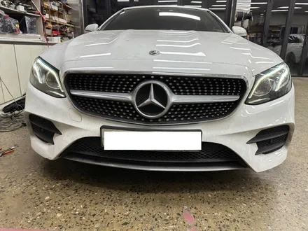 벤츠 E클래스 E220d 카브리올레 - 데이라이트 및 후미등 수리 [\