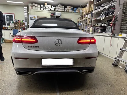 벤츠 E클래스 E220d 카브리올레 - 데이라이트 및 후미등 수리 [\