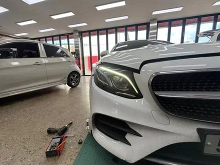 벤츠 E클래스 E220d 카브리올레 - 데이라이트 및 후미등 수리 [\