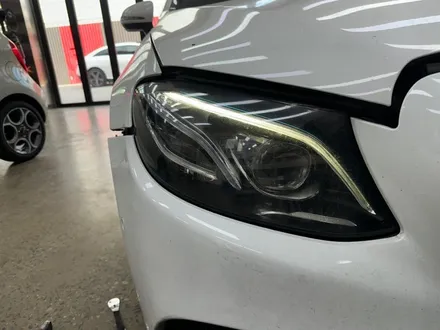 벤츠 E클래스 E220d 카브리올레 - 데이라이트 및 후미등 수리 [\