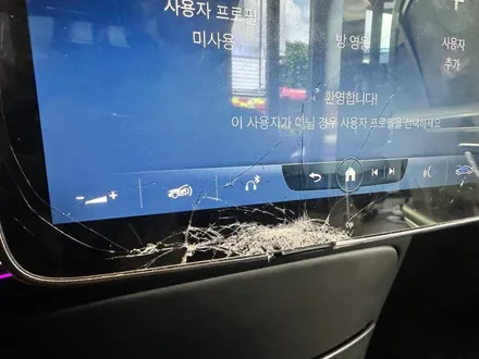 벤츠 S클래스 S580 (W223) - 2열 후석 모니터 LCD 액정 파손 , 어셈블리 교환없이 수리가 가능합니다 / 대전 서구 탄방동
