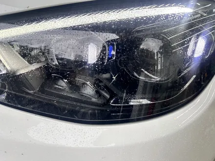 벤츠 E클래스 E220d (W213 후기형) - 헤드라이트 돌빵 파손, 투명 렌즈 커버 교환으로 완벽 수리완료! [대전 헤드램프 수리] / 대전 서구 탄방동