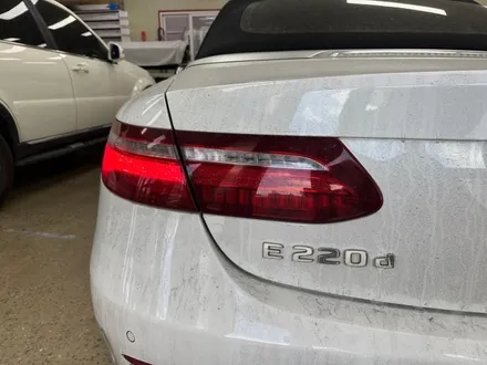 벤츠 E클래스 E220d 카브리올레 - 데이라이트 및 후미등 수리 [\