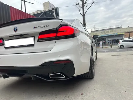 BMW 5시리즈 520i G30 전기형 - 아이코닉 글로우 발광그릴과 프론트립 / 사이드립 / 리어립 바디킷 작업 / 대전 서구 탄방동