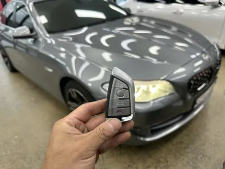 BMW 5시리즈 520d F10 - 신형 스마트키 원격시동 경보기 장착과 디스플레이 키 튜닝! [대전 이지가드 장착점] / 대전 서구 탄방동