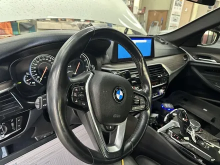 대전 BMW 5시리즈 520d G30 - 네비게이션 오디오 블랙아웃 증상과 내비게이션 무한 로딩/블루투스 오디오 안됨 EVO 헤드유닛 고장 수리 / 대전 서구 탄방동