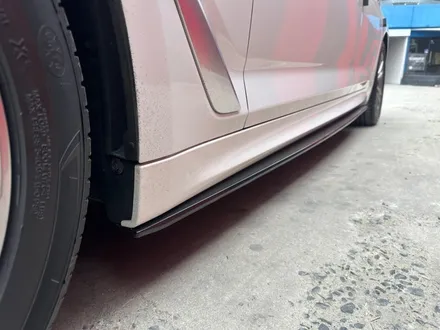 BMW 5시리즈 520i G30 전기형 - 아이코닉 글로우 발광그릴과 프론트립 / 사이드립 / 리어립 바디킷 작업 / 대전 서구 탄방동