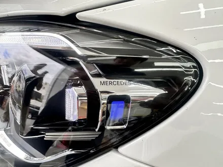 벤츠 E클래스 E220d (W213 후기형) - 헤드라이트 돌빵 파손, 투명 렌즈 커버 교환으로 완벽 수리완료! [대전 헤드램프 수리] / 대전 서구 탄방동