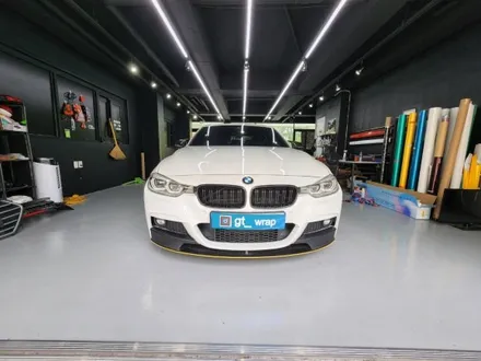 BMW 3시리즈 데칼제거(랩핑제거-전체랩핑-부분랩핑-포인트랩핑)[경남랩핑-창원랩핑-진해랩핑-김해랩핑-마산랩핑-부산랩핑] 랩핑전문샵 / 창원시 진해구