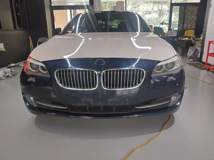 bmw f10 535d 전체랩핑 (스톰그레이) (지티랩-경남랩핑-진해랩핑-창원랩핑-김해랩핑-부산랩핑-용원랩핑)(부분랩핑-크롬딜리트-루프스킨) / 창원시 진해구