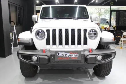 Jeep 랭글러 앞범퍼 부분랩핑 유광화이트(지티랩-전체랩핑-부분랩핑-크롬딜리트-경남랩핑-창원랩핑-진해랩핑-랩핑전문)진해 안골동 / 창원시 진해구