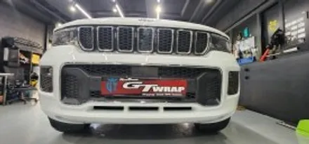 jeep 체로키 도어가니쉬,그릴 및 앞범퍼립 부분 포인트랩핑 지프 [창원랩핑샵-진해랩핑샵-마산랩핑-경남랩핑샵-부산랩핑-양산랩핑-김해랩핑-전체랩핑-루프스킨,포인트랩핑,랩핑제거] / 창원시 진해구