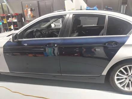 bmw f10 535d 전체랩핑 (스톰그레이) (지티랩-경남랩핑-진해랩핑-창원랩핑-김해랩핑-부산랩핑-용원랩핑)(부분랩핑-크롬딜리트-루프스킨) / 창원시 진해구