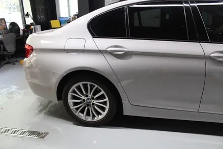 bmw f10 535d 전체랩핑 (스톰그레이) (지티랩-경남랩핑-진해랩핑-창원랩핑-김해랩핑-부산랩핑-용원랩핑)(부분랩핑-크롬딜리트-루프스킨) / 창원시 진해구