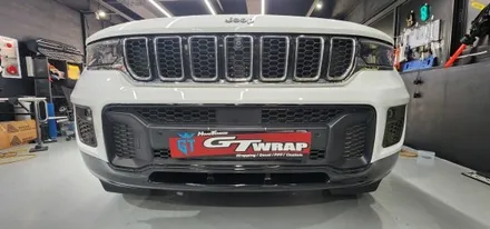 jeep 체로키 도어가니쉬,그릴 및 앞범퍼립 부분 포인트랩핑 지프 [창원랩핑샵-진해랩핑샵-마산랩핑-경남랩핑샵-부산랩핑-양산랩핑-김해랩핑-전체랩핑-루프스킨,포인트랩핑,랩핑제거] / 창원시 진해구