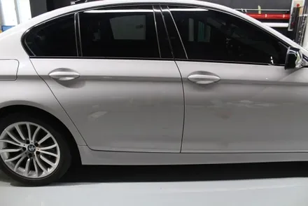 bmw f10 535d 전체랩핑 (스톰그레이) (지티랩-경남랩핑-진해랩핑-창원랩핑-김해랩핑-부산랩핑-용원랩핑)(부분랩핑-크롬딜리트-루프스킨) / 창원시 진해구