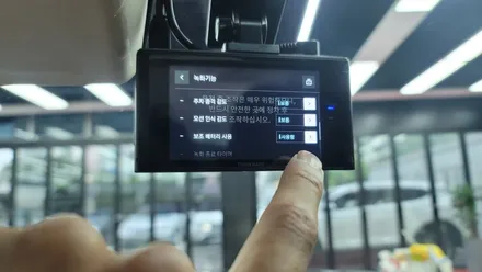 수원 권선구 블랙박스 출장 시공 전문 업체 - 호매실동 제네시스 GV70 아이나비QXD7000 보조배터리 마이티셀6000 인스톨!! / 남양주 구리 하남