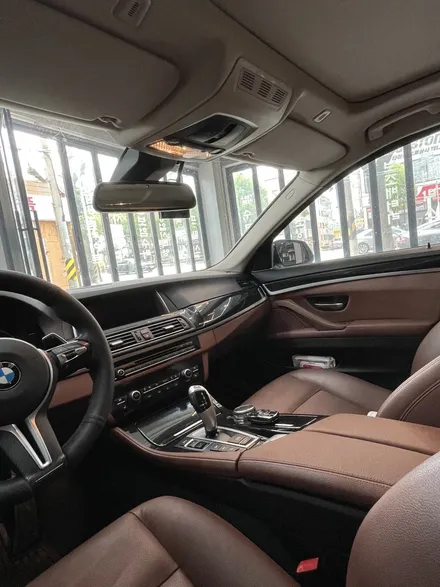 BMW 5시리즈 엠비언트의 순정형 시공으로 깔끔하게 :) / 인천 남동구