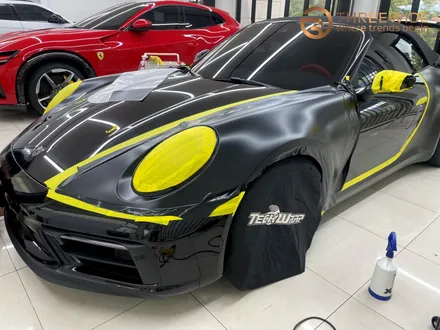 포르쉐 911(992) 카레라 4 GTS, 세라믹 블랙 하이글로시 고광택 전체 랩핑으로 새롭게! (#블루램프 #블루라이트 #블랙랩핑 #분당 #판교) / 성남시 수정구 시흥동