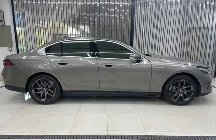 BMW G60 5시리즈 PPF는 어디가 제일 전문으로 잘할까요? (분당 랩핑, 사틴PPF, 무광PPF) / 성남시 수정구 시흥동
