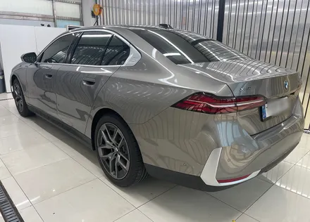 BMW G60 5시리즈 PPF는 어디가 제일 전문으로 잘할까요? (분당 랩핑, 사틴PPF, 무광PPF) / 성남시 수정구 시흥동