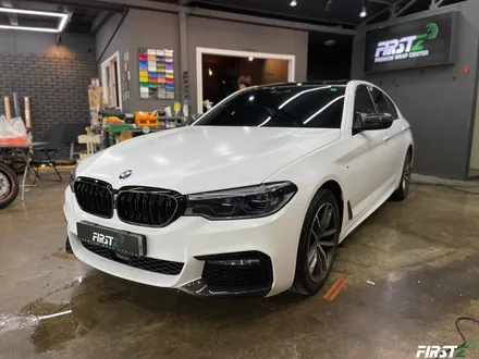 BMW 520d 에이버리 사틴 화이트 전체랩핑 포인트 카본 / 대구 수성구