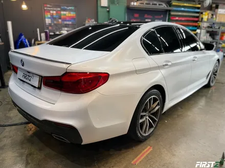 BMW 520d 에이버리 사틴 화이트 전체랩핑 포인트 카본 / 대구 수성구