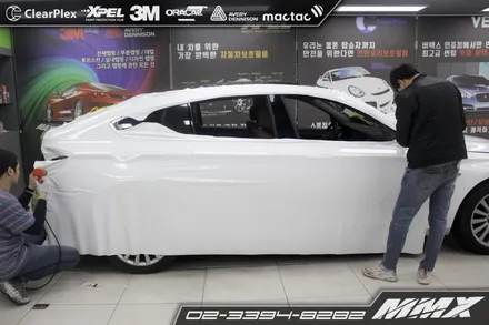 BMW 5GT 유광 화이트 컬러로 자동차 랩핑 / 성동구 용답동