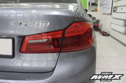 BMW 520d 드레스업 : 라이트필름, 그릴랩핑 / 성동구 용답동
