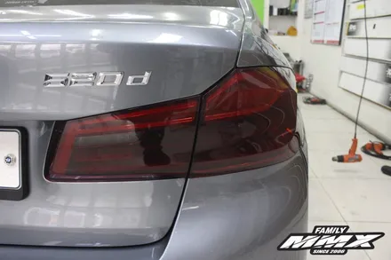 BMW 520d 드레스업 : 라이트필름, 그릴랩핑 / 성동구 용답동