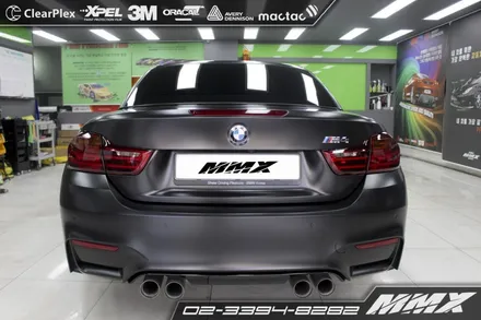 BMW M4 캐릭터라인을 살려주는 사틴블랙 전체랩핑 / 성동구 용답동