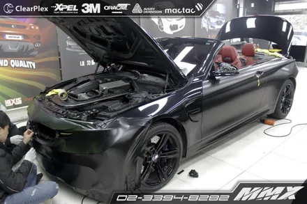 BMW M4 캐릭터라인을 살려주는 사틴블랙 전체랩핑 / 성동구 용답동
