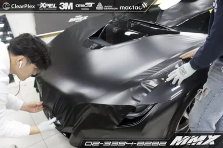 BMW i8 사틴블랙+골드 포인트 랩핑으로 고급스러운 느낌 / 성동구 용답동