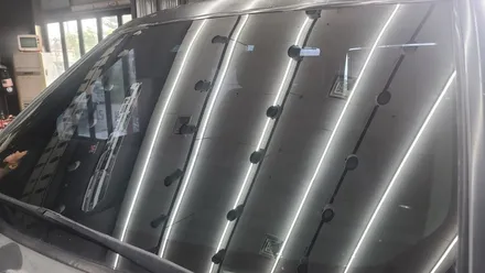 앗 뜨거워 여름이다 랜드로버 디스커버리 4 전면 선팅 윈도우틴팅 아산 배방 탕정 천안 글라스틴트 로데